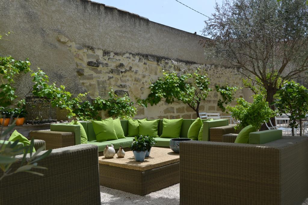 Bed and Breakfast Mas A L'Improviste Maillane Exterior foto