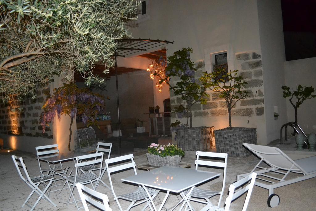 Bed and Breakfast Mas A L'Improviste Maillane Exterior foto