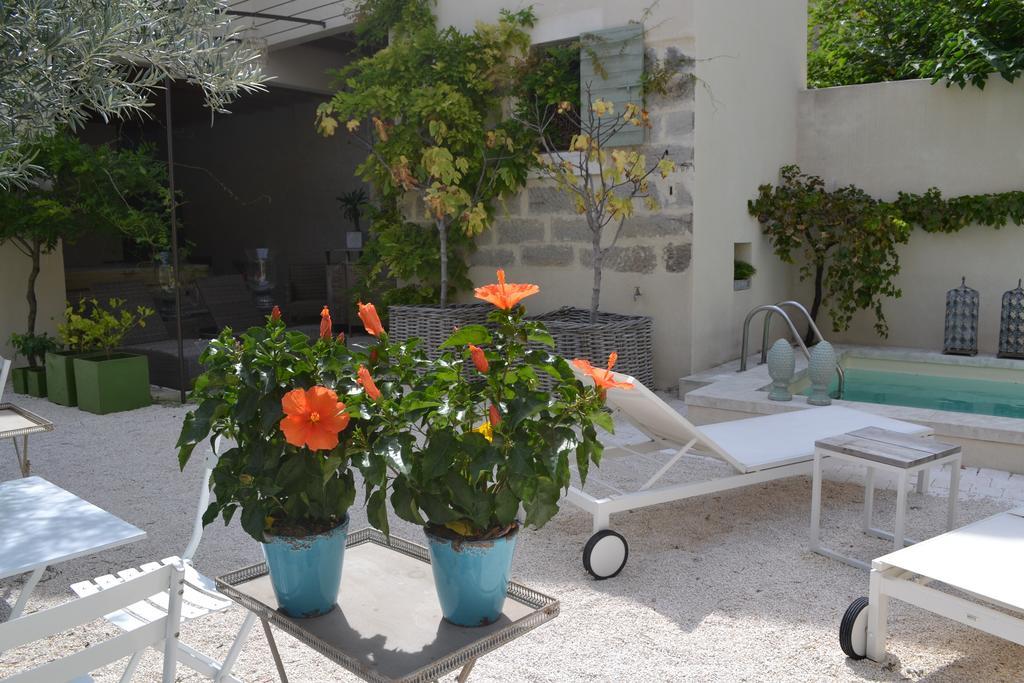 Bed and Breakfast Mas A L'Improviste Maillane Exterior foto