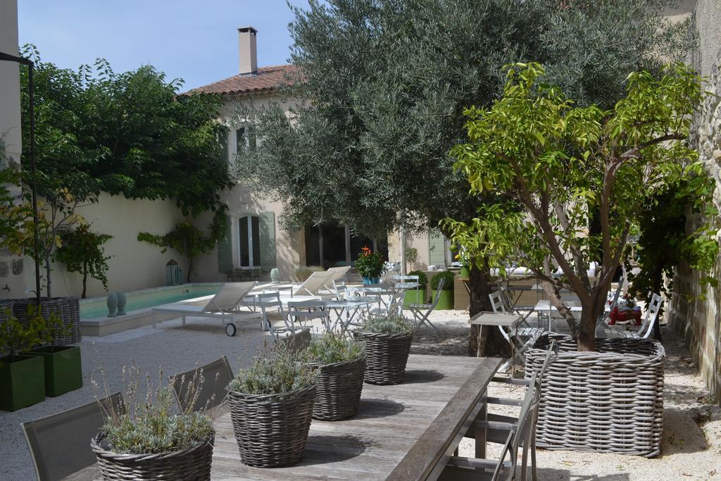 Bed and Breakfast Mas A L'Improviste Maillane Exterior foto