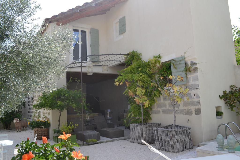 Bed and Breakfast Mas A L'Improviste Maillane Exterior foto